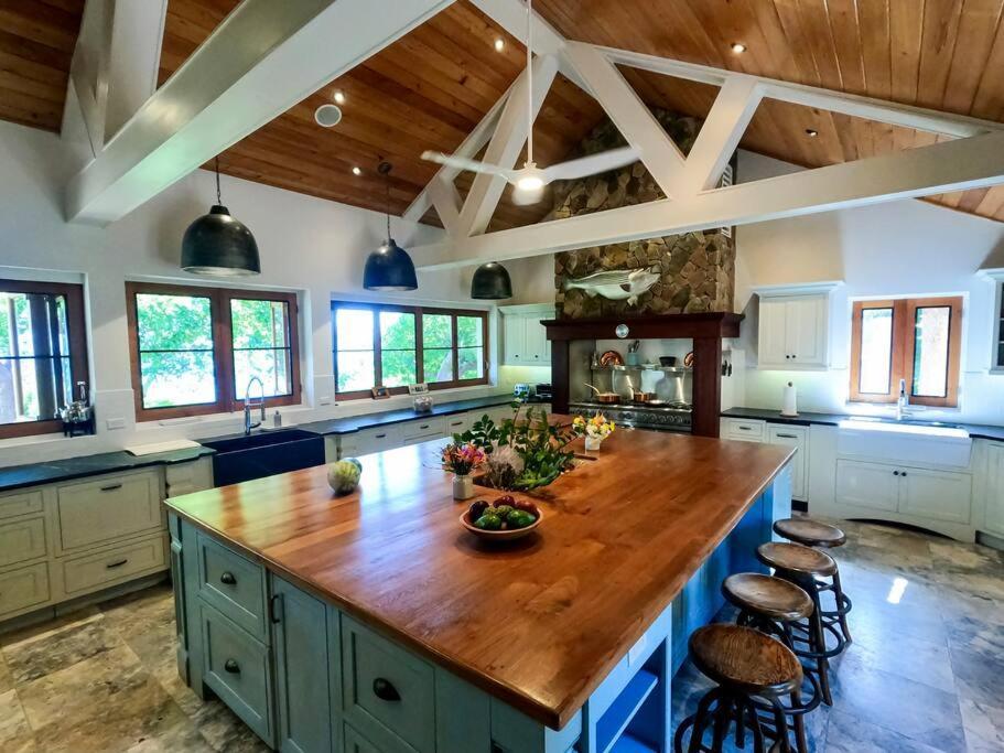 Luxury 7Br Waterfront Villa With Views Of Marina Cay And Scrub Island East End Luaran gambar